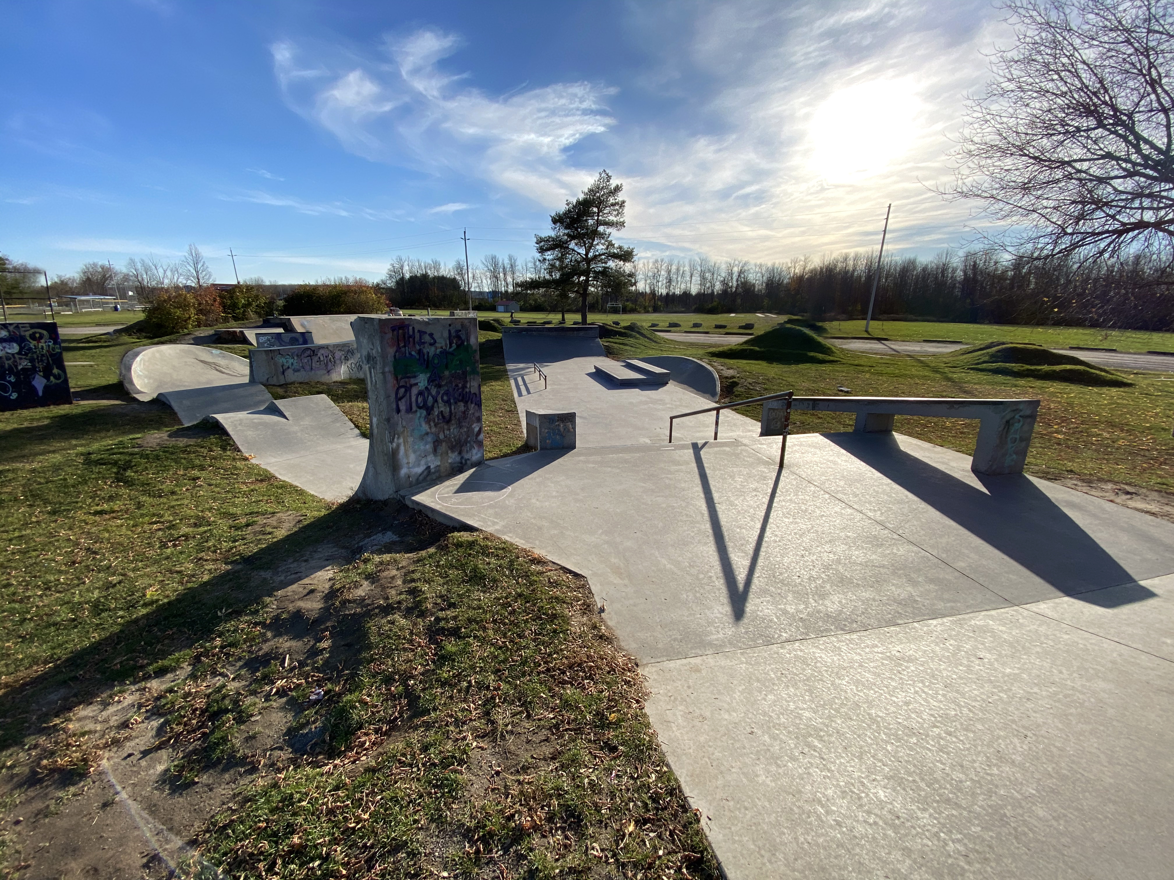 kemptville skatepark from the entrance