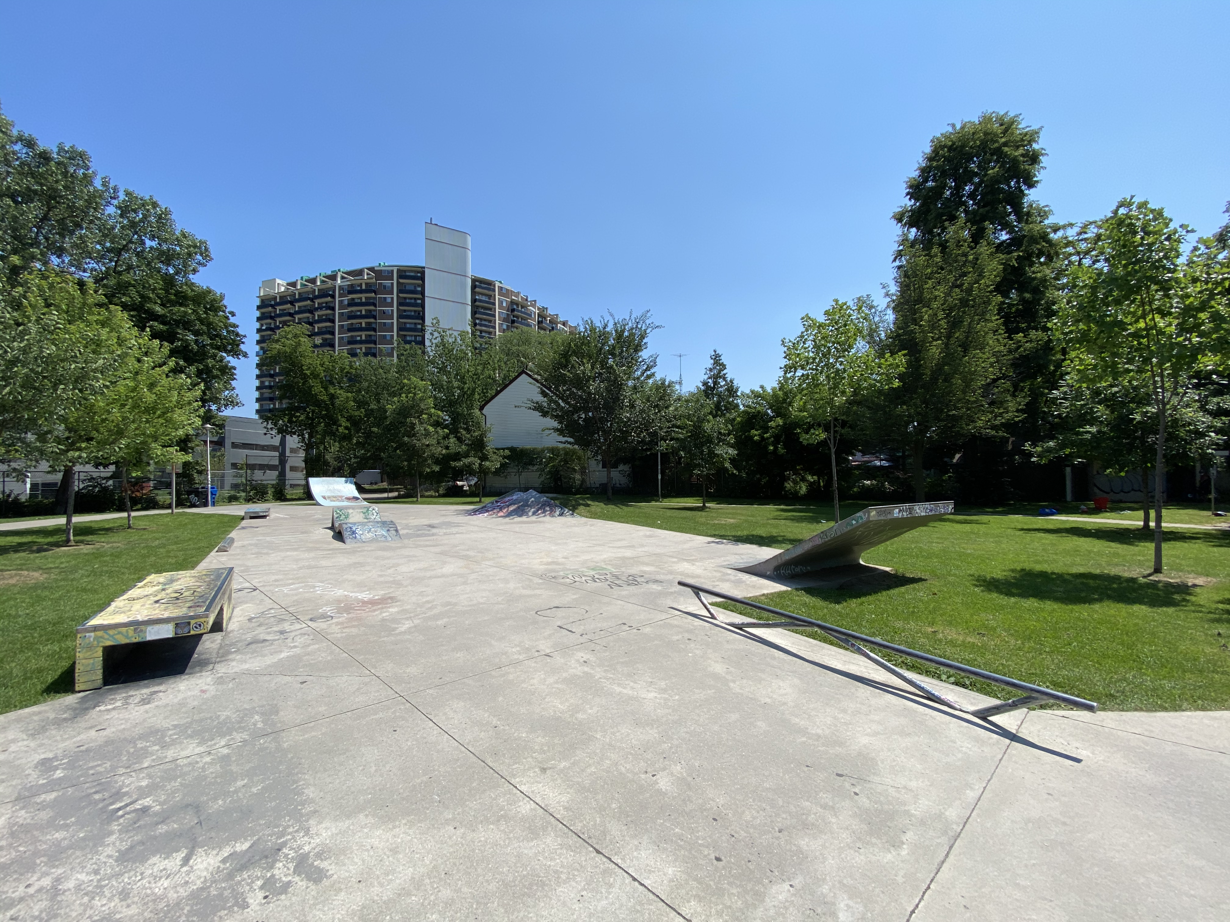 toronto parkdale skatepark from near the playground